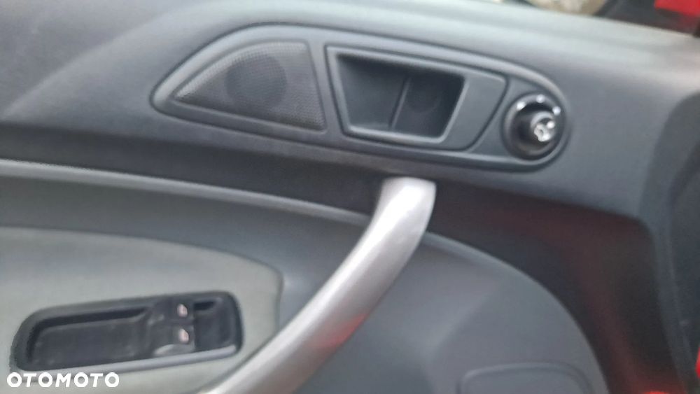 Ford Fiesta - 12