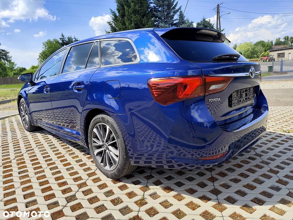 Toyota Avensis - 2
