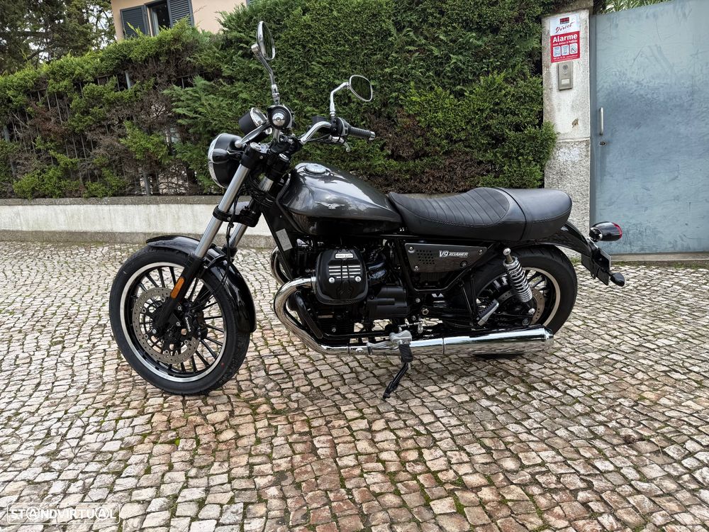 Moto Guzzi V9 Roamer - 13