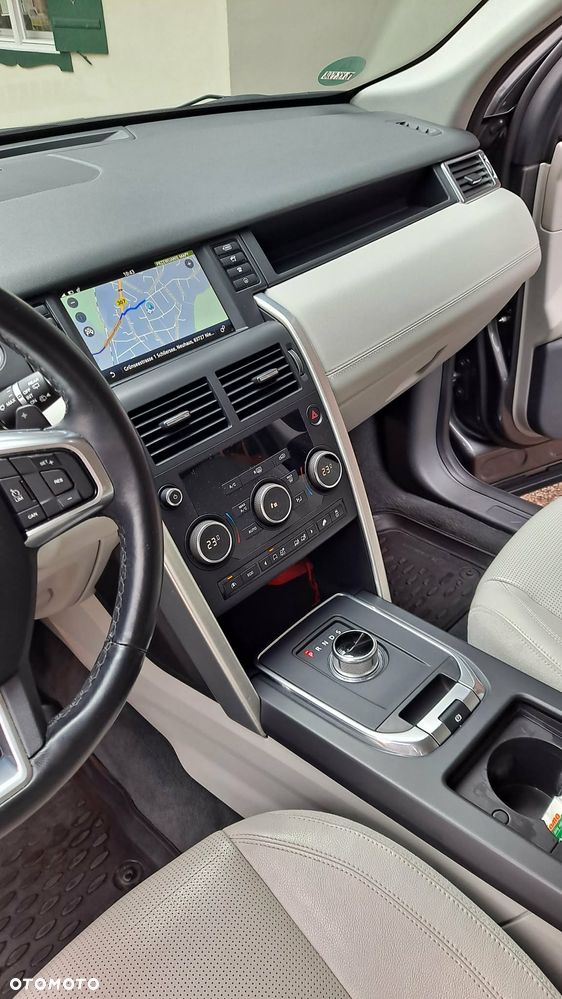 Land Rover Discovery Sport - 12