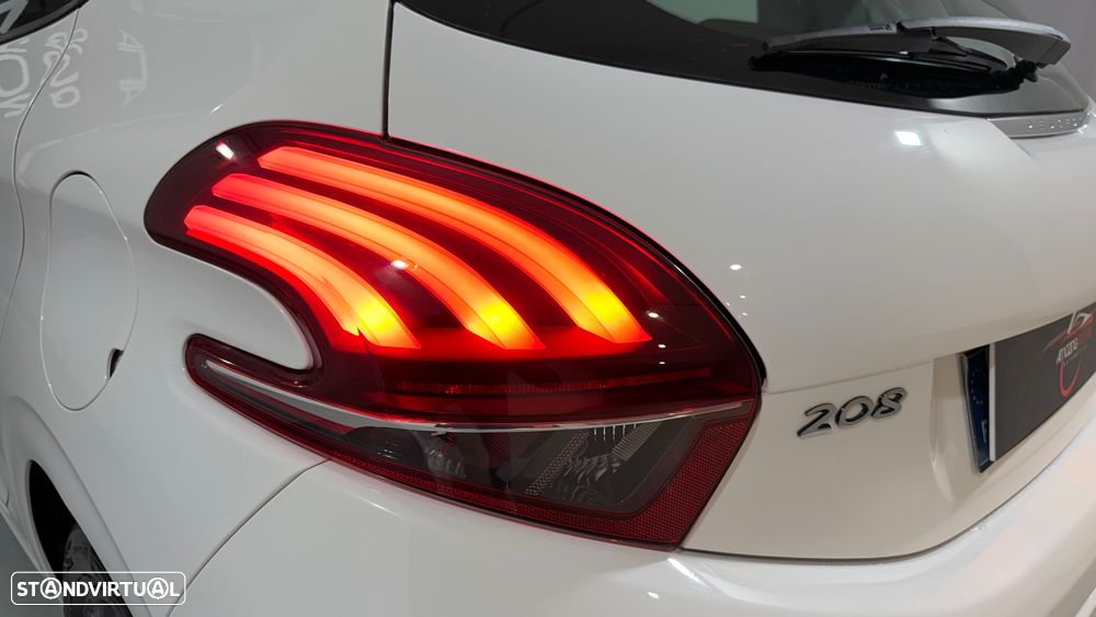 Peugeot 208 1.2 PureTech Signature - 12