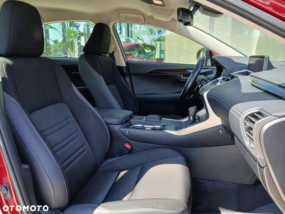 Lexus NX 300h Business Edition AWD - 27