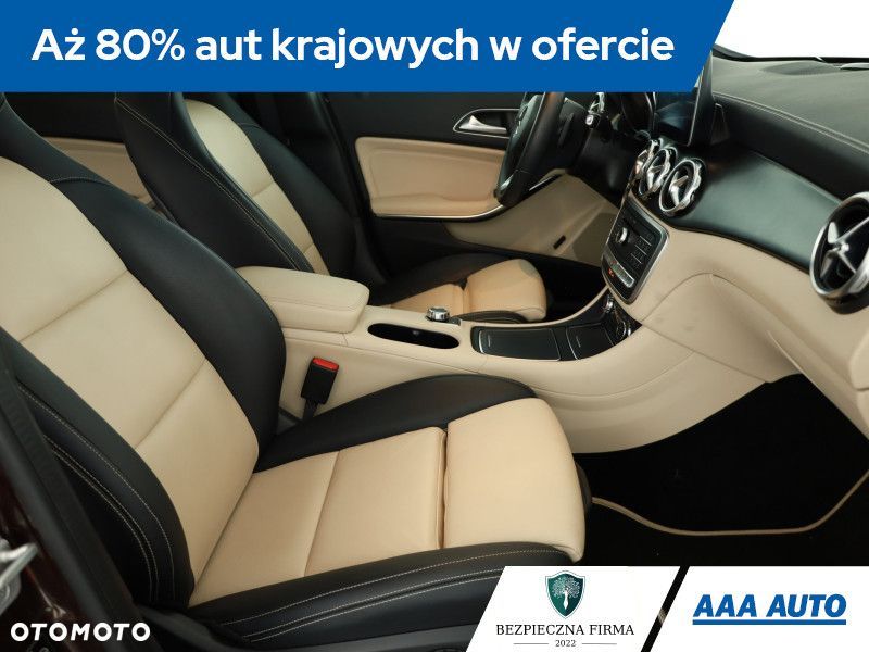 Mercedes-Benz GLA - 10