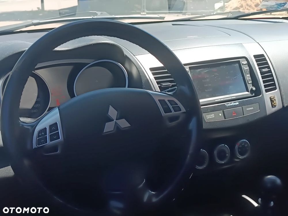 Mitsubishi Outlander 2.0 DI-D 4WD Instyle - 17