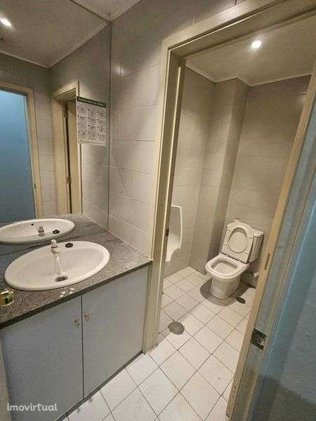 Arrenda se loja na Baixa do Porto - Trindade - Grande imagem: 4/4