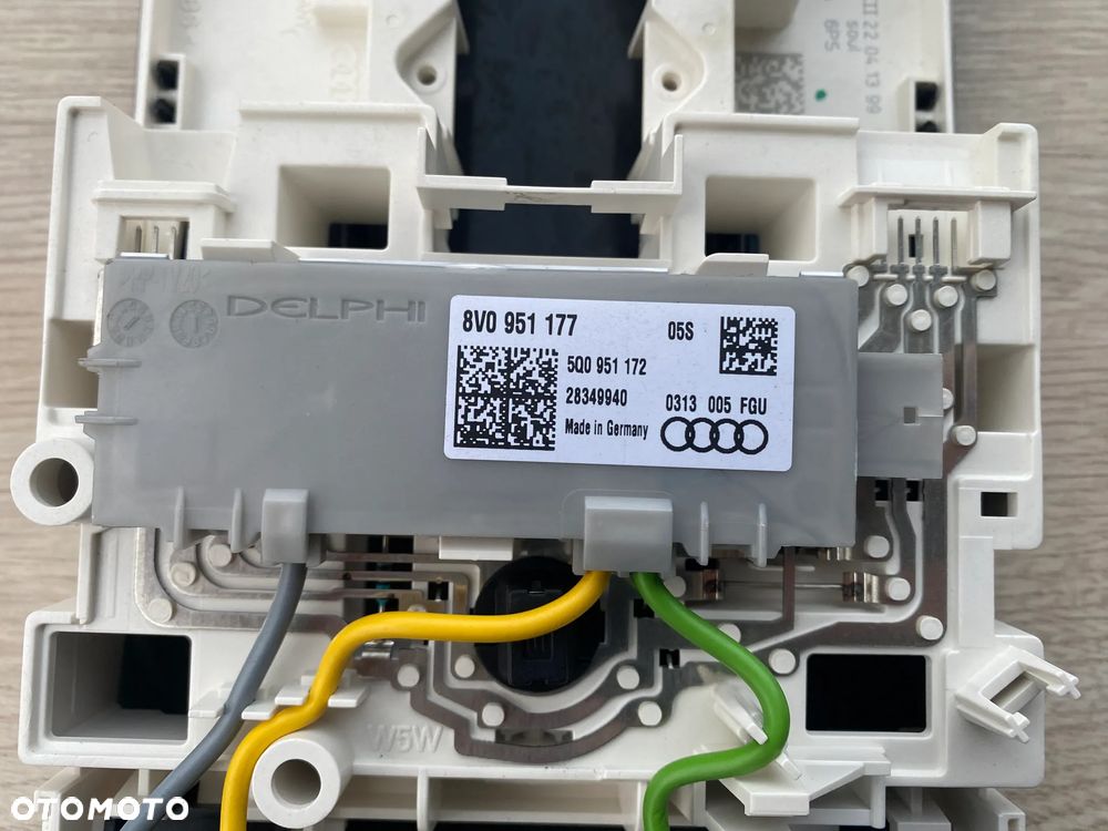 LAMPKA OŚWIETLENIA WNĘTRZA KABINY AUDI A3 8V 8V0947135A - 6
