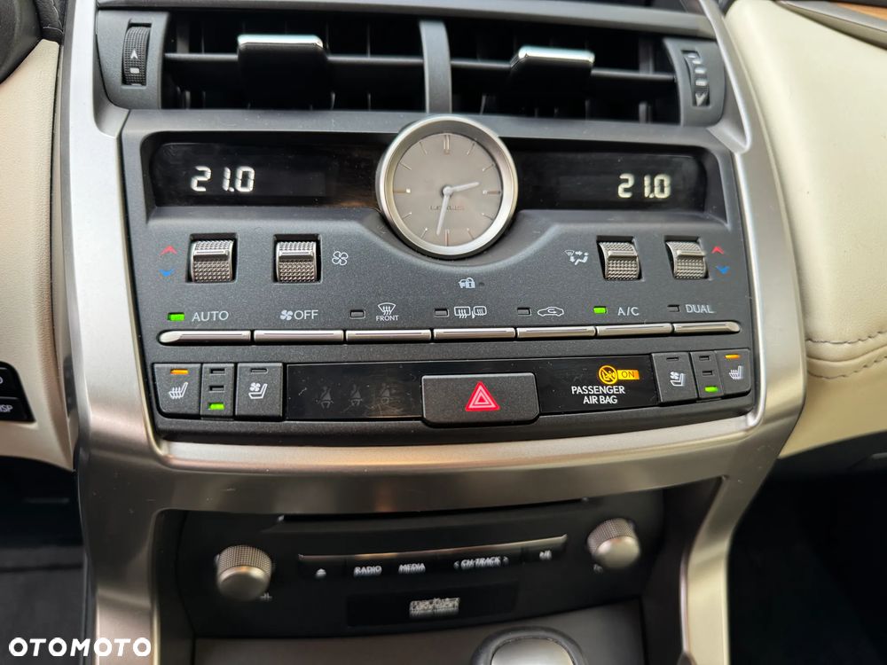 Lexus NX 300h F Impression AWD - 28