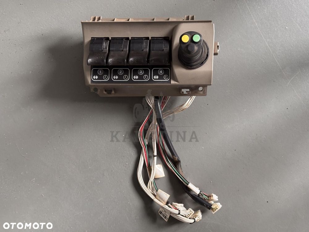 Case Magnum Puma Joystick Panel Przełącznik Przycisk 90493671 84208739 - 2