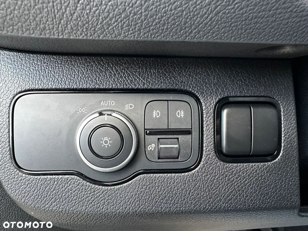 Mercedes-Benz Sprinter 319 CDI Pro długi 4x4 z zabudową skrzyniową - 15