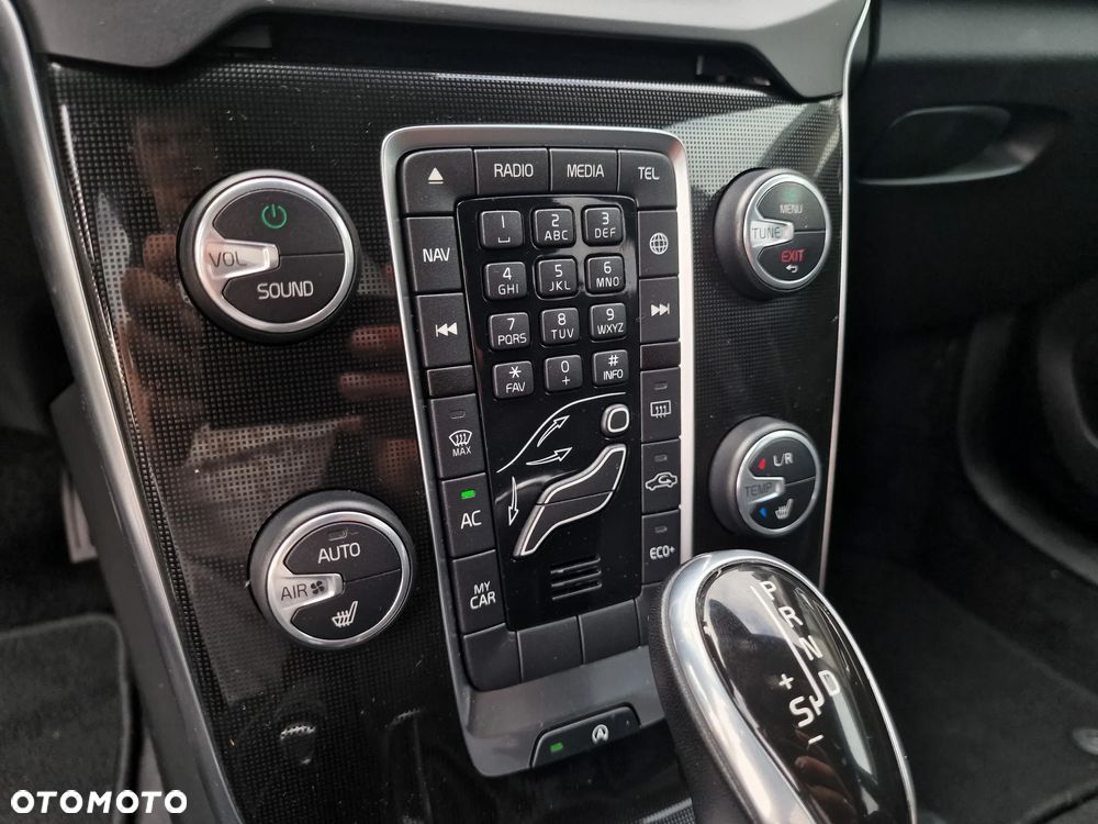 Volvo V40 D4 Geartronic Momentum - 19