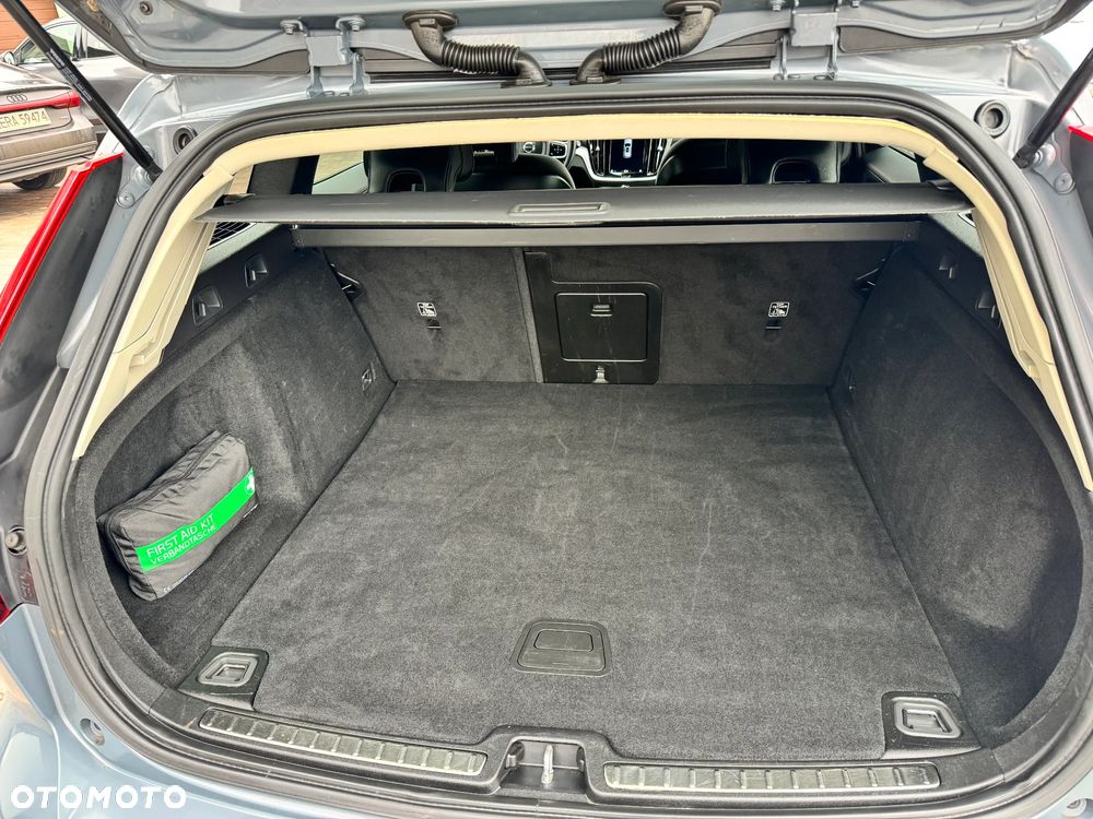 Volvo V60 B3 B DKG Essential - 17