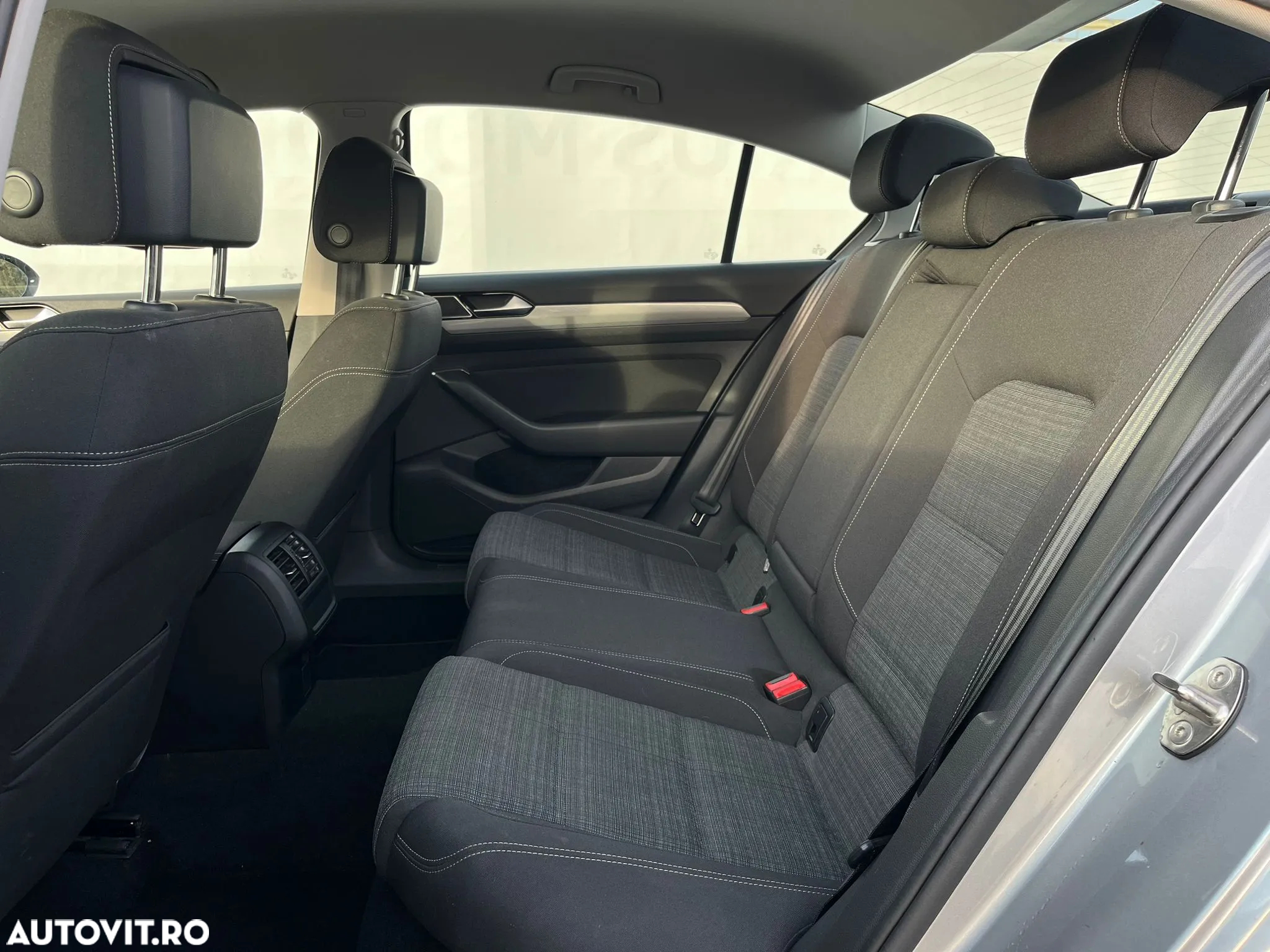 Volkswagen Passat - 11
