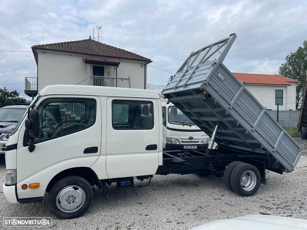 Toyota Dyna 250 2.5D-4D Cab. Dupla c/Báscula - 2