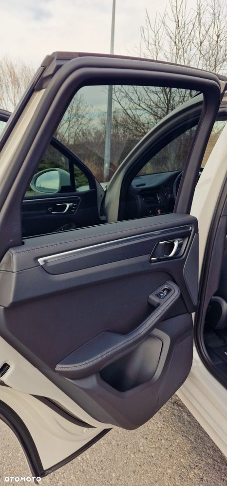 Porsche Macan T - 11