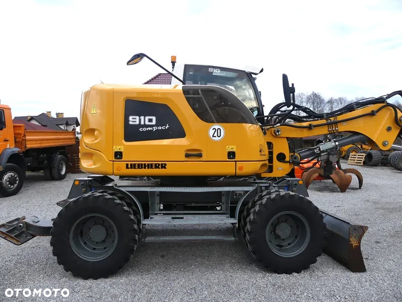 Liebherr A910 Compact / Sprowadzona / Super Stan / - 39