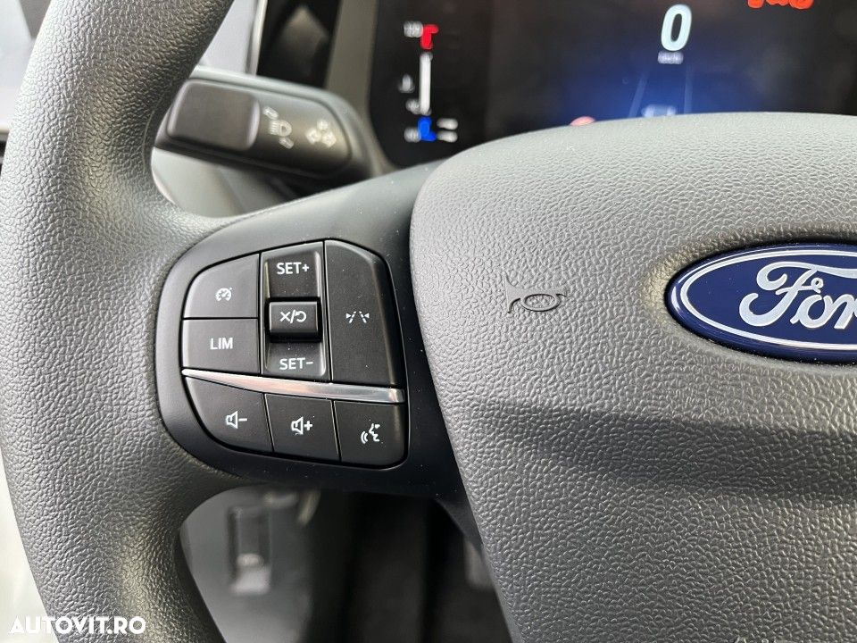 Ford Tourneo Courier - 17