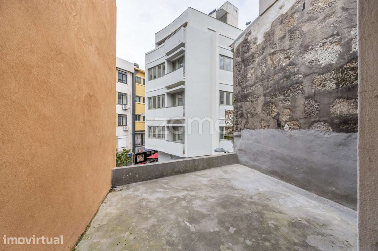 Prédio junto à Praça dos Poveiros – Excelente Oportunidade no Porto...
