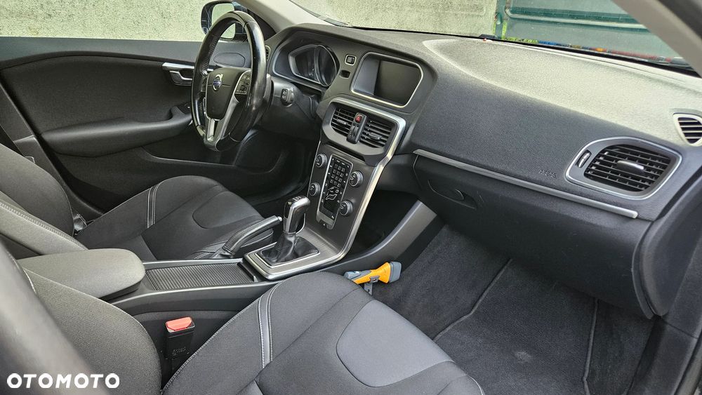 Volvo V40 D4 Momentum - 16