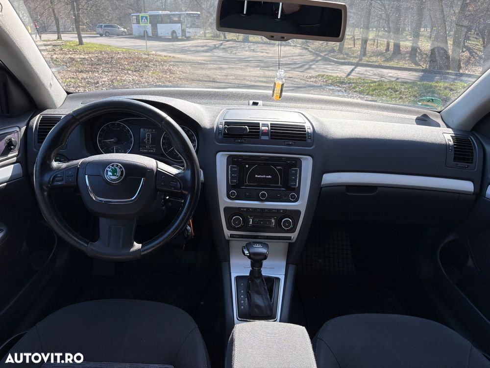 Skoda Octavia 2.0 TDI Ambiente DSG - 11