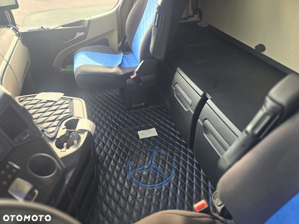 Mercedes-Benz ACTROS - 10