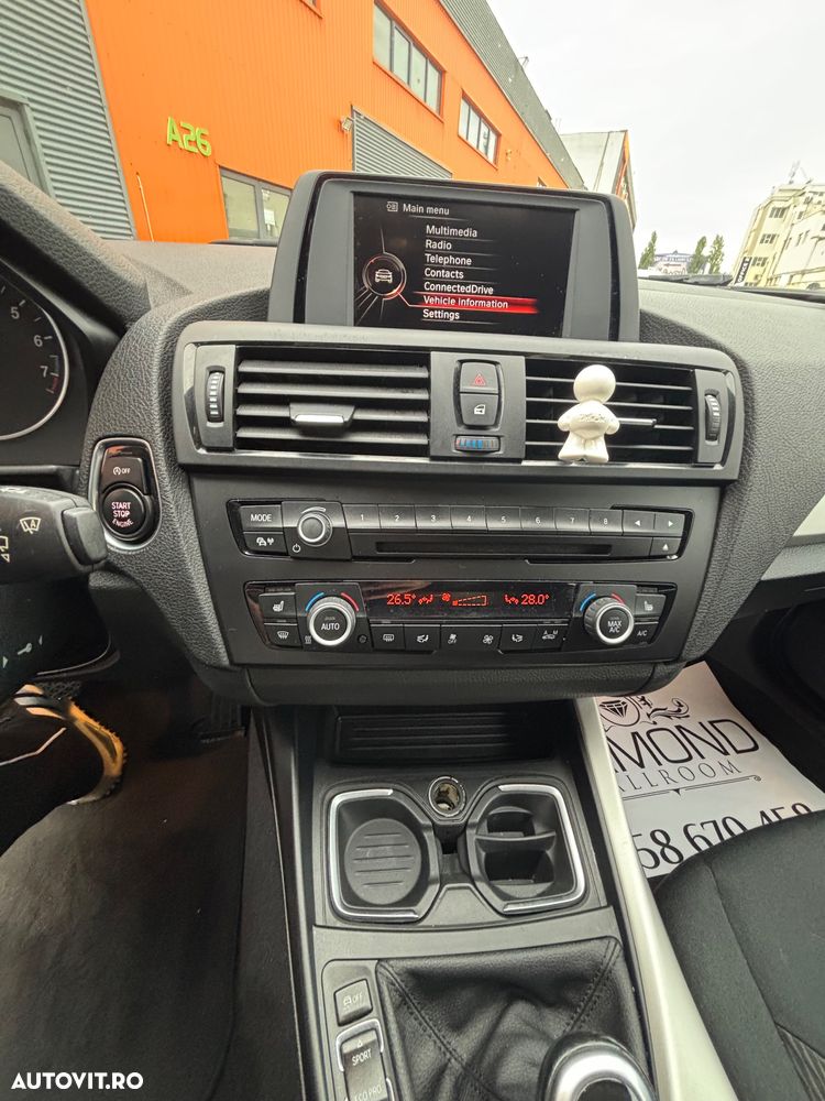 BMW Seria 1 116i - 24