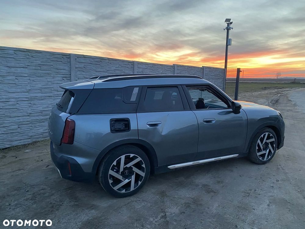 MINI Countryman E Essential Trim - 3