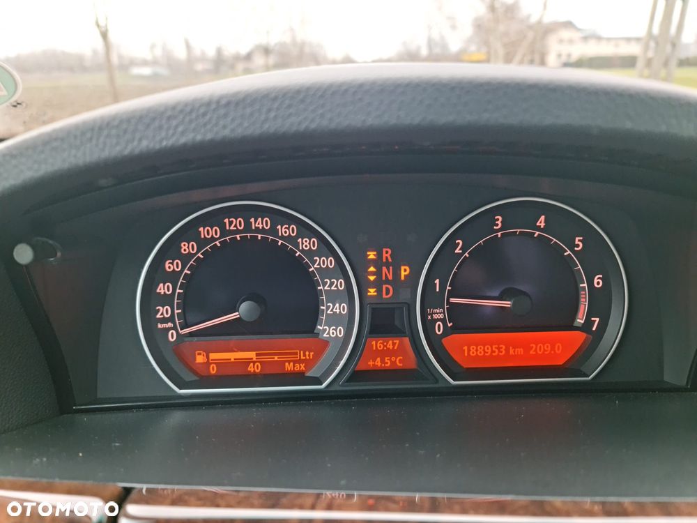 BMW Seria 7 740Li - 27