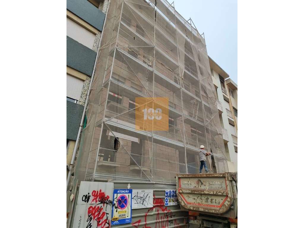 T0 novo com varanda - Fontinha Lux - Grande imagem: 2/20