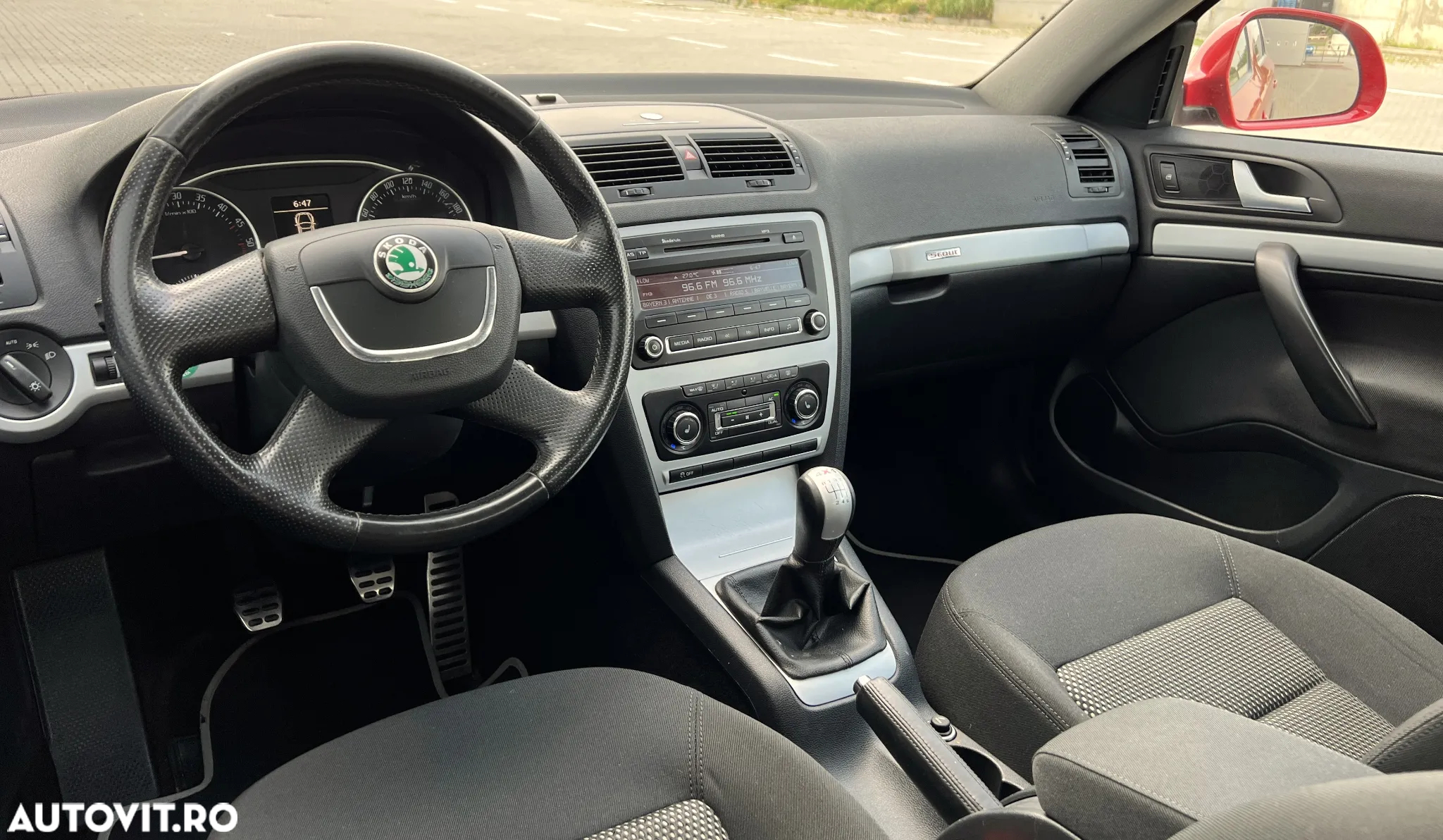 Skoda Octavia Combi 2.0 TDI DPF 4x4 Scout - 8