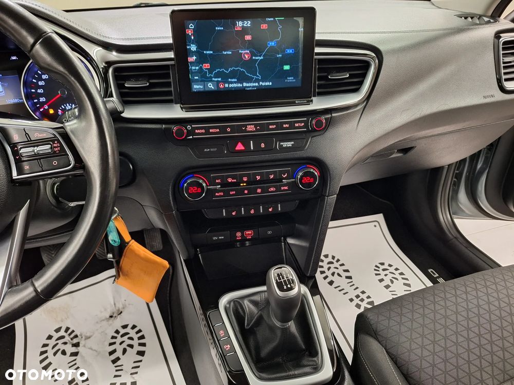 Kia Ceed 1.4 CVVT ISG Dream Team Edition - 30