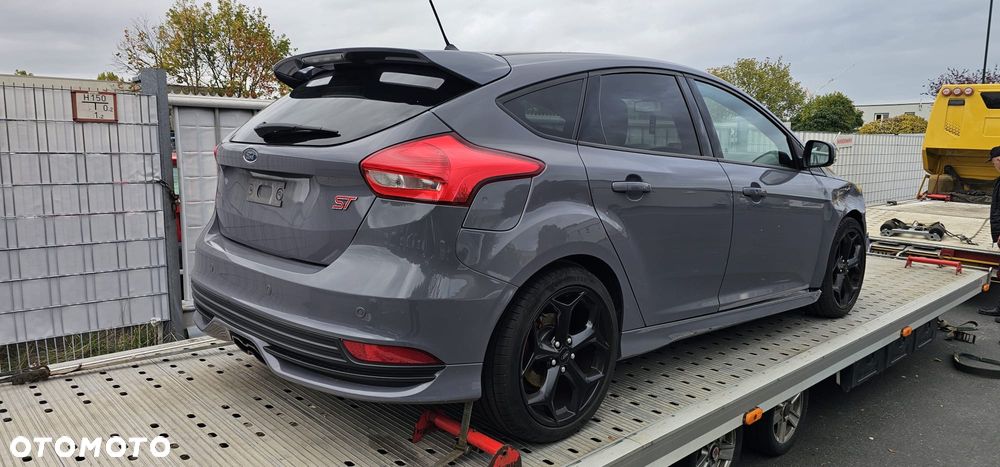 Ford Focus 2.0 EcoBoost ST mit Leder-Sport-Paket - 1