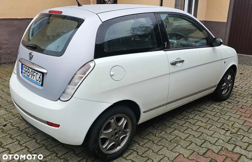 Lancia Ypsilon 1.2 8V Argento (4 os.) - 7