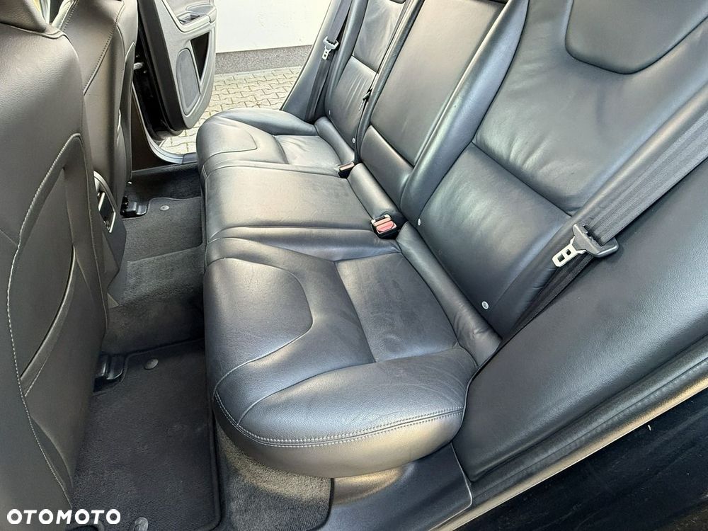 Volvo V60 D4 Momentum - 14