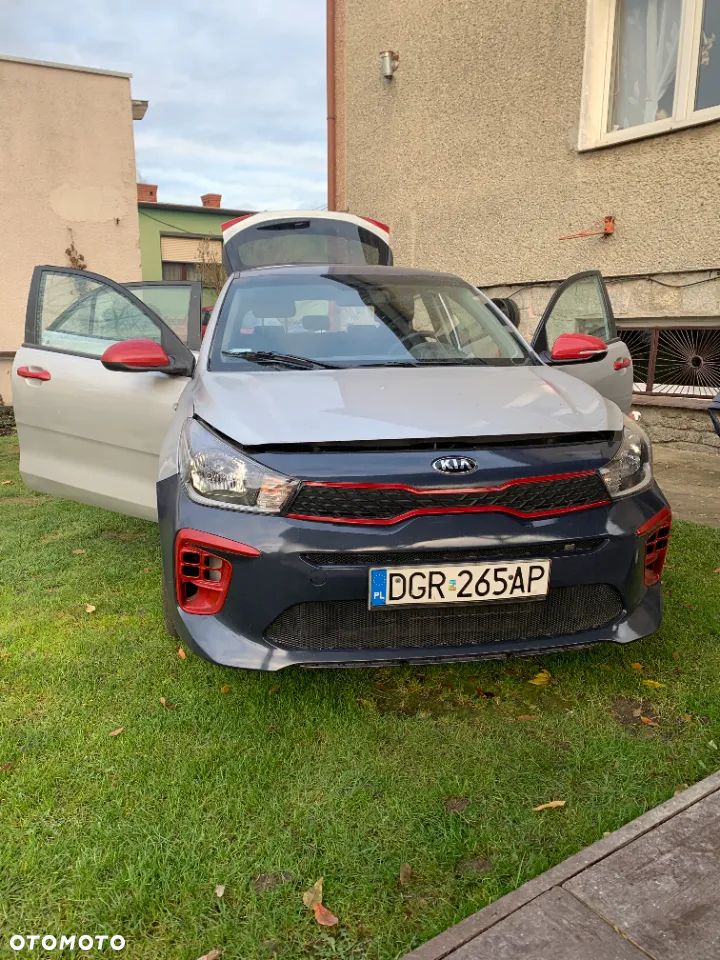 Kia Rio 1.2 L - 2