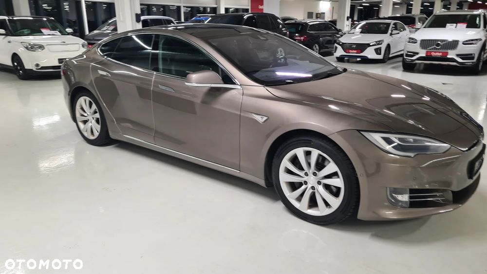 Tesla Model S - 16