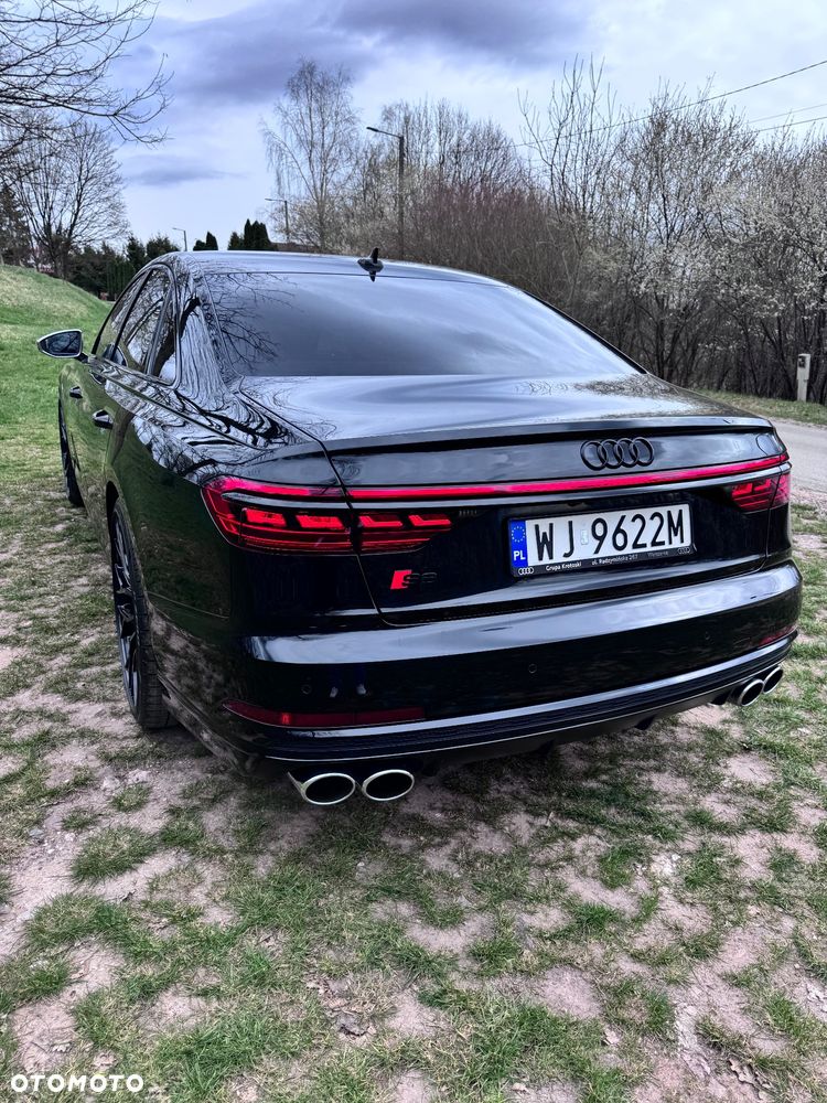 Audi S8 - 2