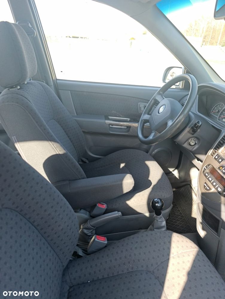 Kia Carens - 7