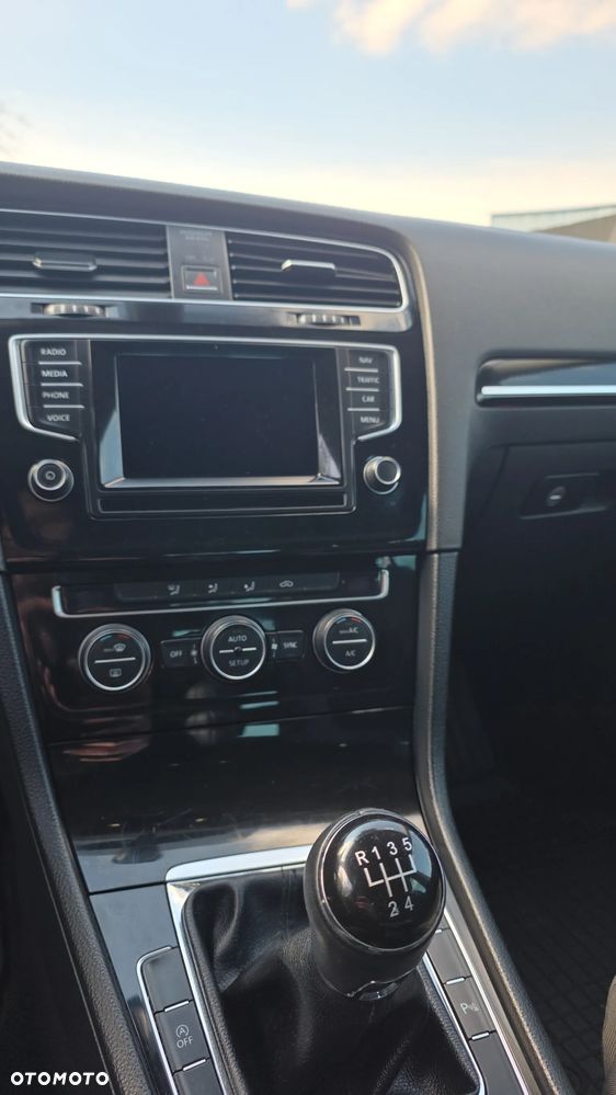 Volkswagen Golf - 10