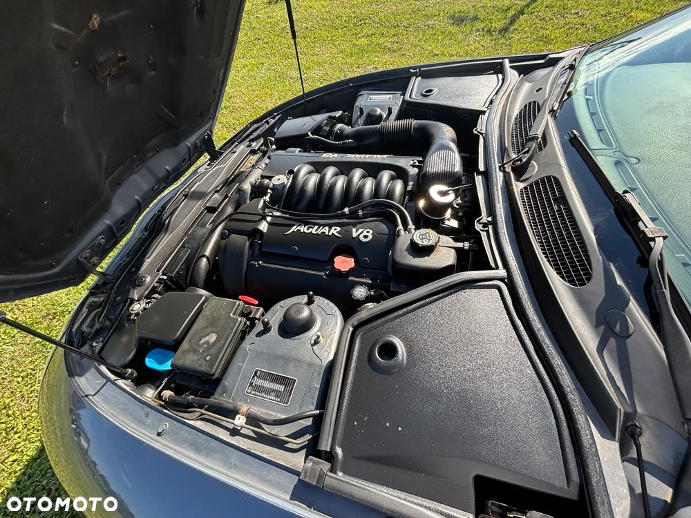Jaguar XK XKR Coupe - 11