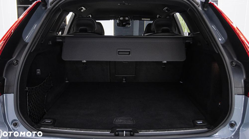 Volvo XC 60 B5 D AWD R-Design - 31
