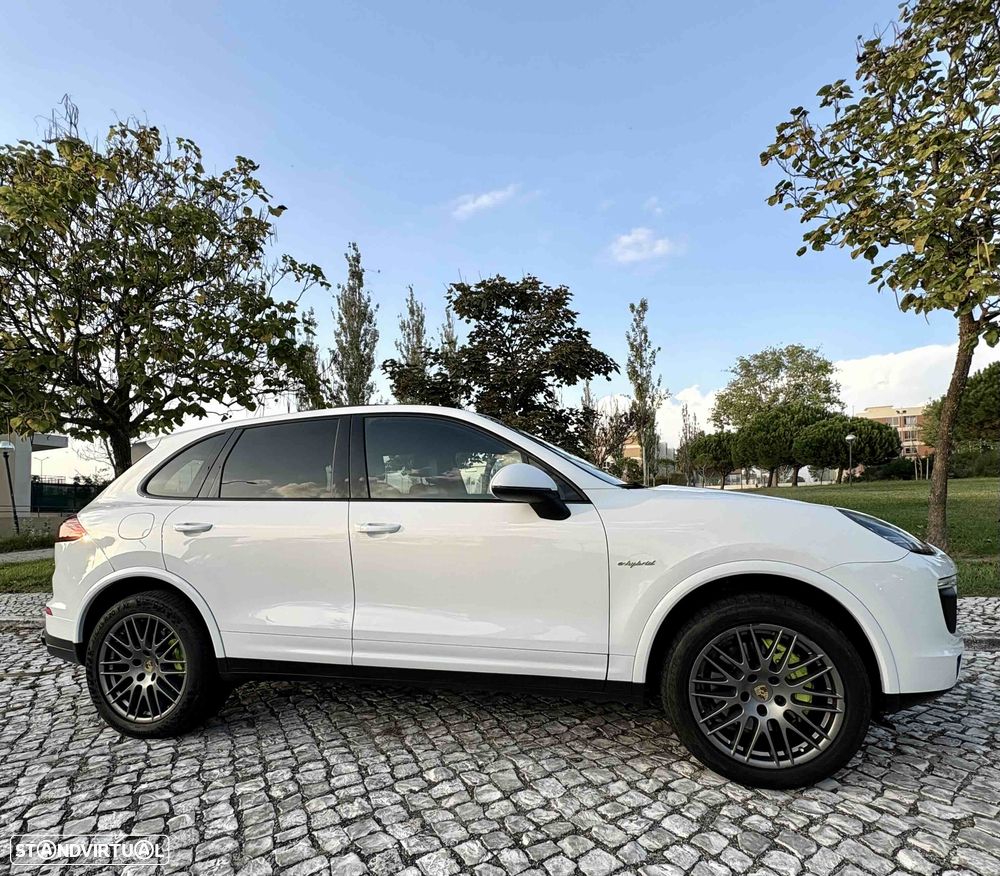Porsche Cayenne S E-Hybrid - 16