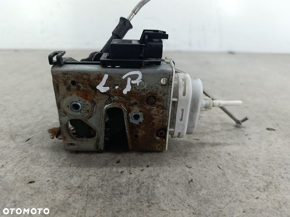 ZAMEK DRZWI LEWY PRZÓD AUDI A4 B5 8D1837015F - 2