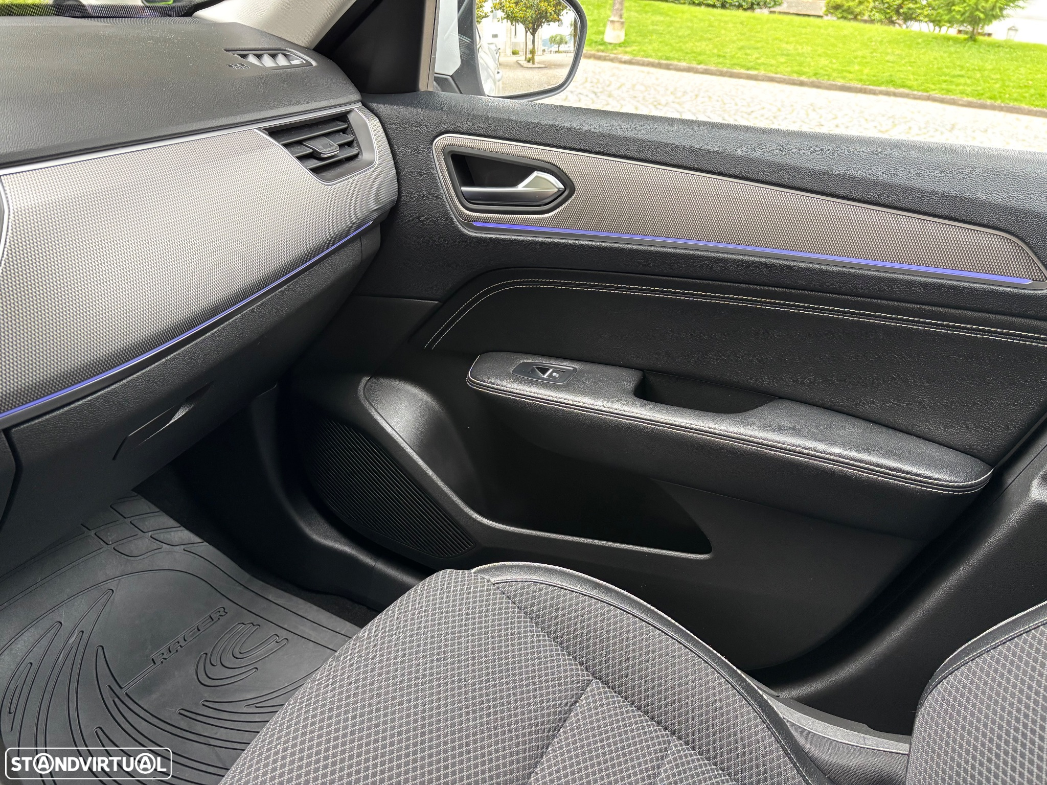 Renault Arkana 1.6 E-Tech Intens - 25