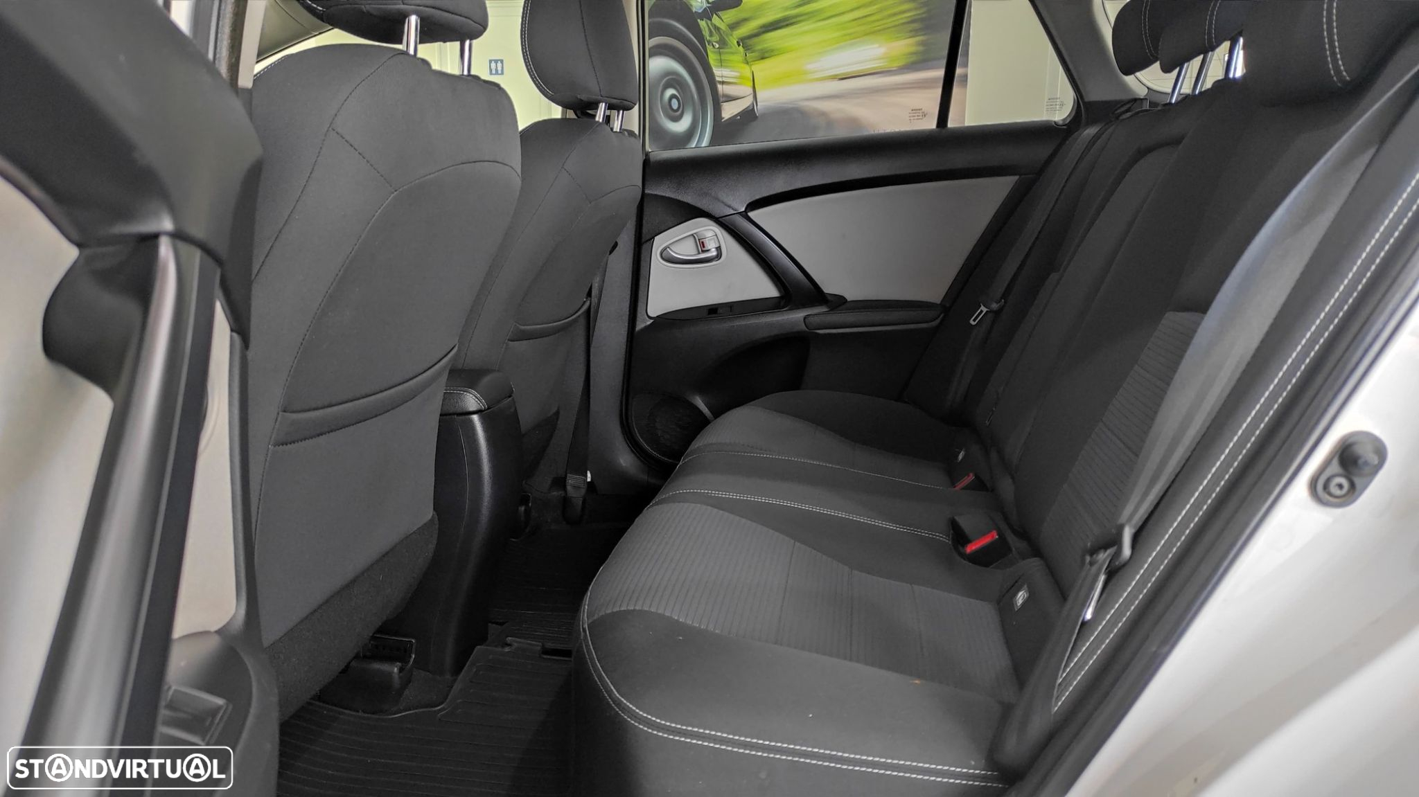 Toyota Avensis Touring Sports 2.0 D-4D Exclusive+GPS - 6