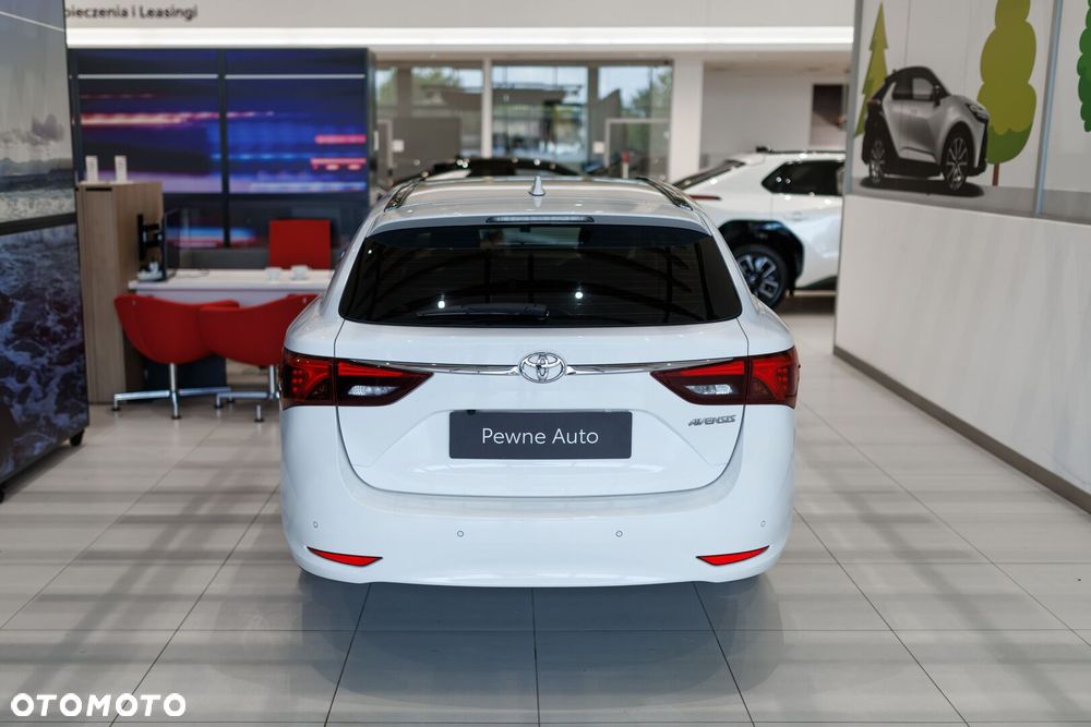 Toyota Avensis 2016 photo 5