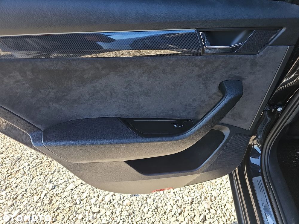 Skoda Superb 2.0 TDI Sportline DSG - 21