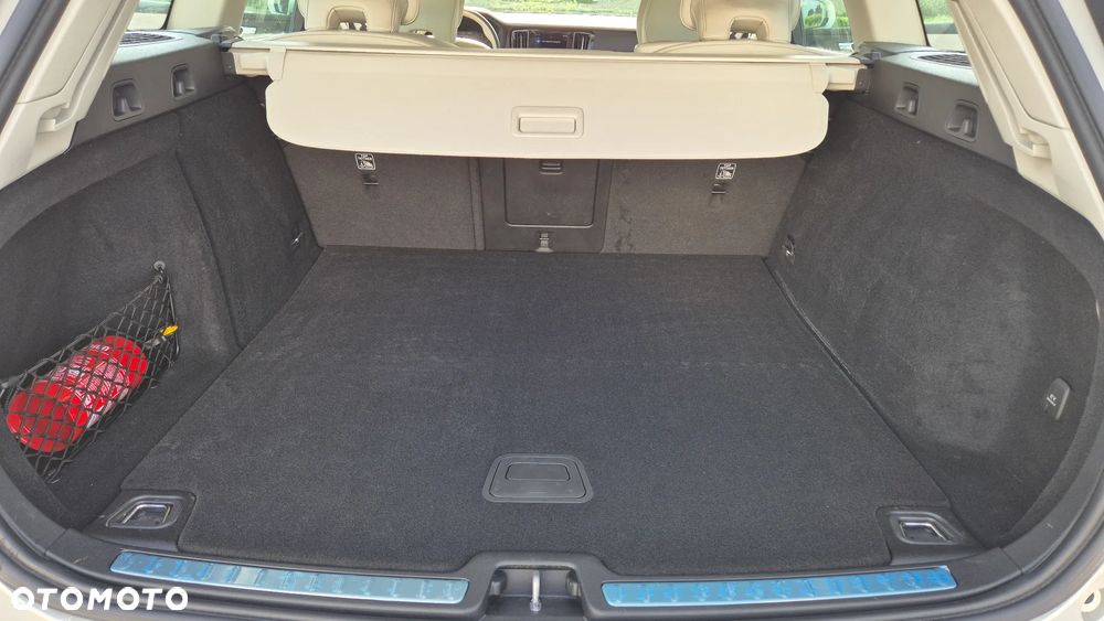 Volvo V60 B4 D Momentum Pro - 24