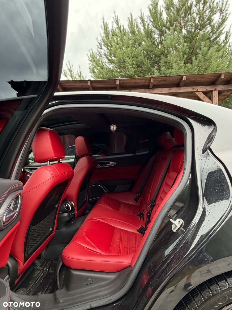 Alfa Romeo Giulia 2.0 Turbo 16V AT8 Veloce Ti - 24