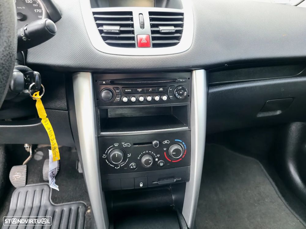 Peugeot 207 - 8