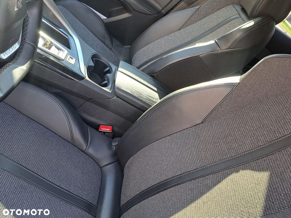 Peugeot 3008 1.2 PureTech Allure S&S EAT6 - 7